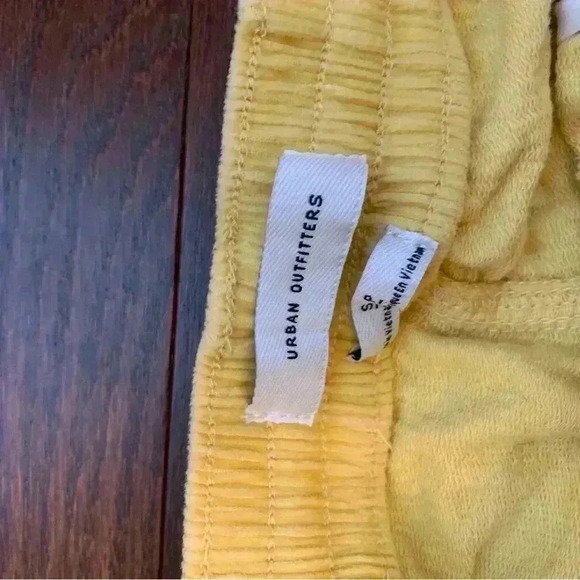 Urban Outfitters Men’s Corduroy Volley Shorts - Picture 4 of 4